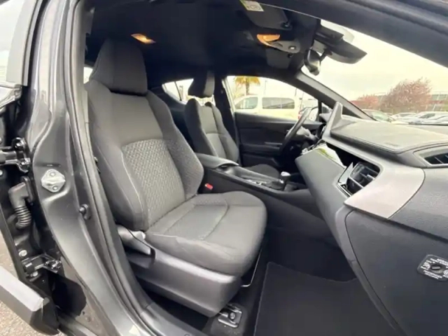 Toyota C-Hr 122h dynamic business — photo 12
