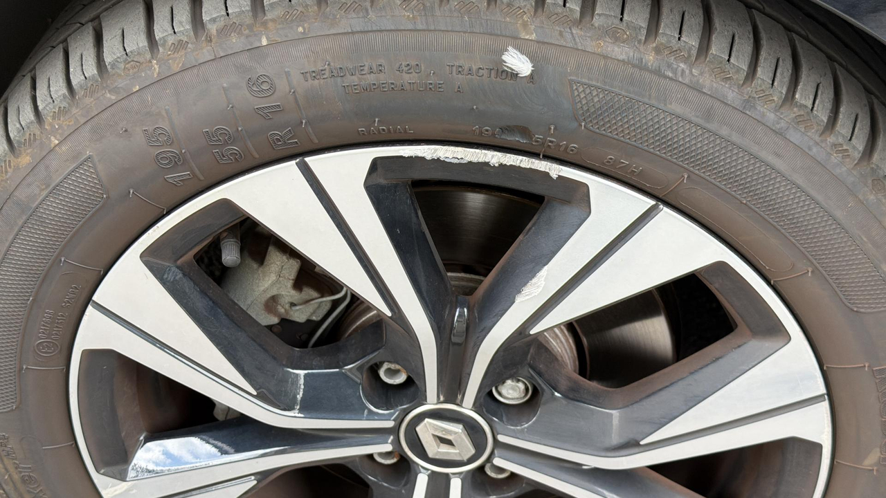 Renault Clio E-Tech 140 — photo 21