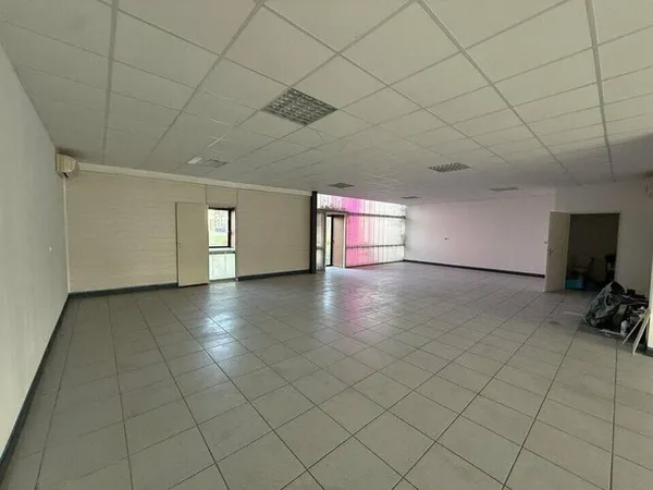 Local 177 m²
