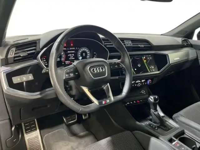 Audi Q3 35 tfsi 150 ch s tronic 7 s line — photo 9
