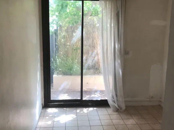 Appartement . 1 pièce . 9,7 m² . Rez de jardin