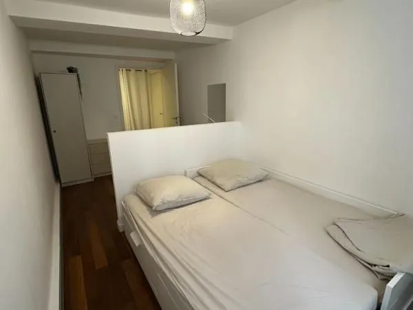 Chambre 5 pièces 85 m²