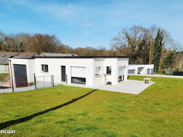 Maison récente de plain-pied de 90 m² avec jardin clos et garage