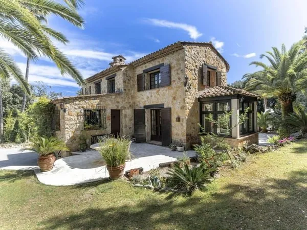 Maison 8 pièces 300 m²