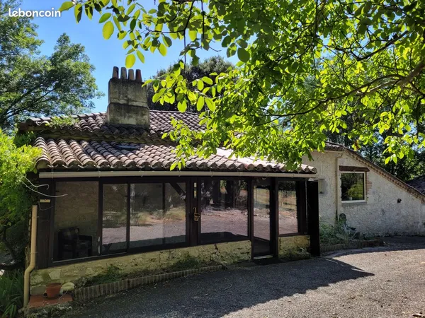 Maison de caractère . 7 pièces . Gîte . Dépendances