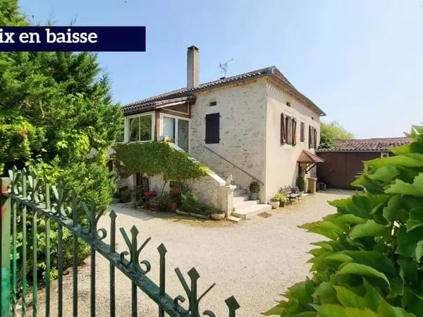 Ancien corps de ferme sur un terrain de plus de 3000 m²