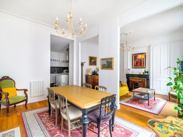 LYON 7 SAXE GAMBETTA BEL IMMEUBLE ANCIEN APPARTEMENT TYPE 4