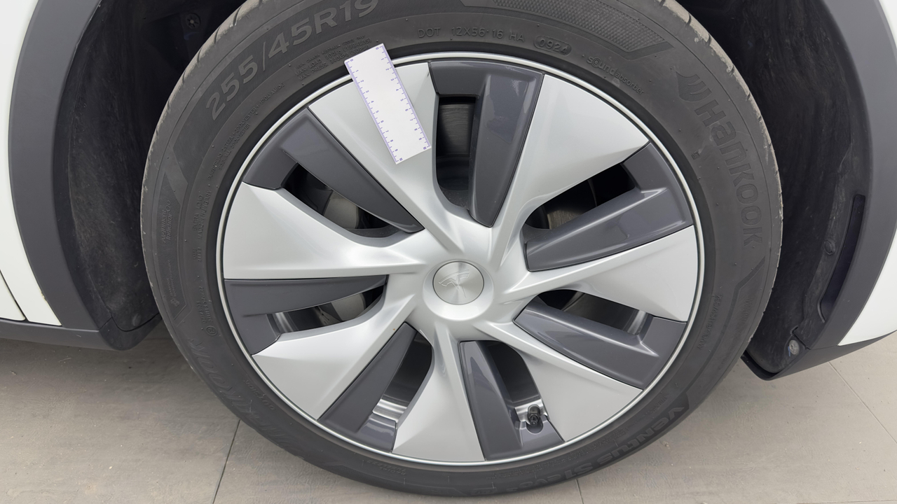 Tesla MODEL Y Standard RWD — photo 35