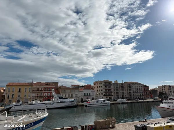 F3 de 96 m2 à Sète, appartement traversant de plein pied coté Grand'rue, avec balcon sur quai Généra