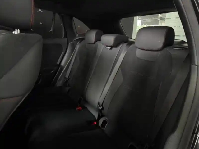 Mercedes Gla 200 d amg line — photo 39