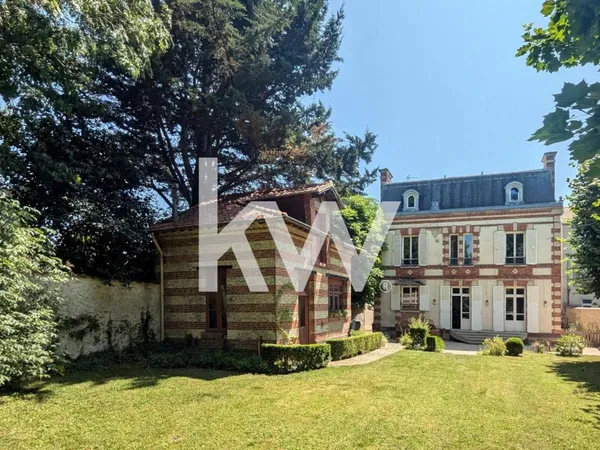 Maison bourgeoise 253 m² – 10 pièces – Jardin 1037 m²
