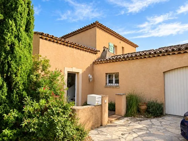 Villa proche village