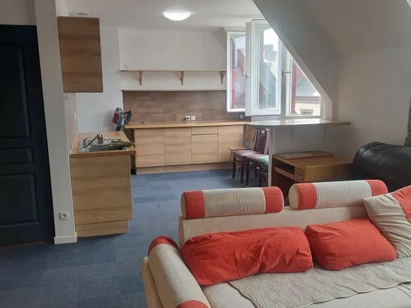 Appartement 2e et dernier étage - Les Andelys centre ville - Calme