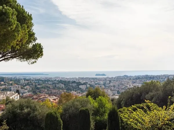 Le Cannet (colline) - Appartement 4 chambres avec grande terrasse, double-garage et vue mer exceptio