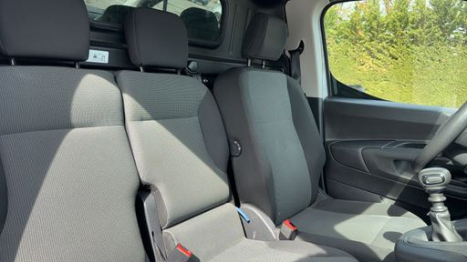 Toyota ProAce City 1.5L D-4D 102 - Active – 2024 – 68515 km – Diesel – Boîte Manuelle — photo 37