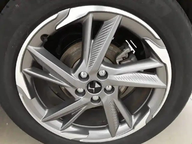 Ds Ds 7 ds7 crossback hybride e-tense 300 eat8 4x4 — photo 82