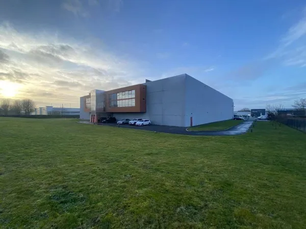 Local d'activité 4824 m²