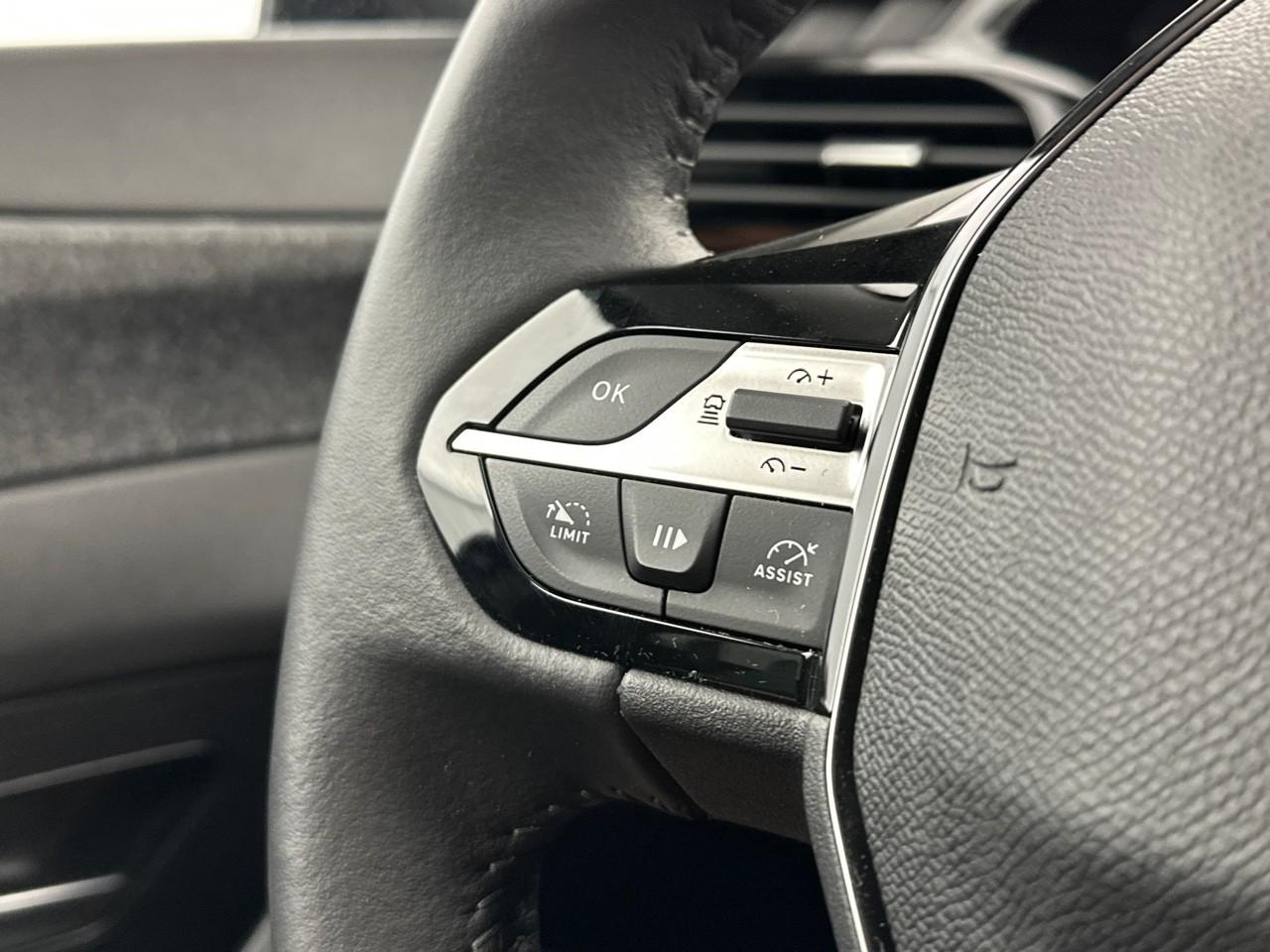 Peugeot 408 phev 180 e-eat8 allure pack — photo 18