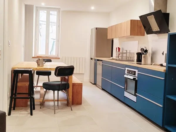 Maison rénovée 105 m² centre Gignac + espace voûté 45 m²