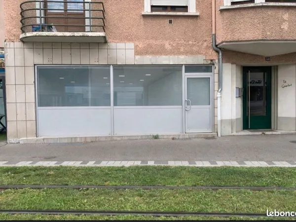 Local commercial 35 m² - Ambilly - Tramway - Vitrine
