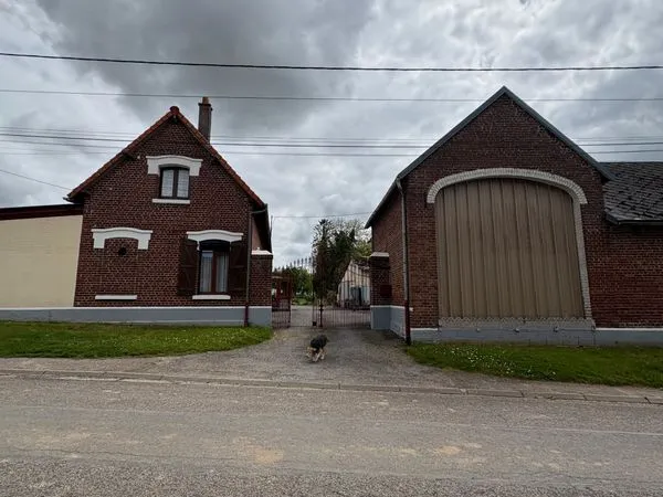 Petit corps de ferme avec pâture