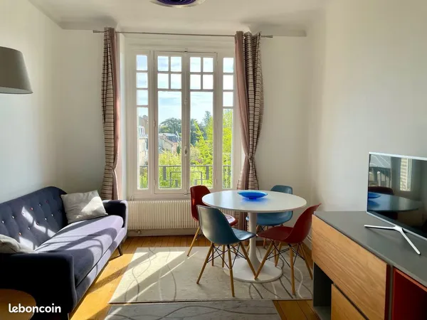 Dernier etage meuble t2 versailles centre notre dame 40m2