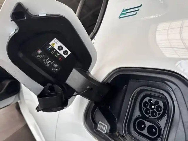 Peugeot 208 electrique 54 kwh 156ch — photo 58