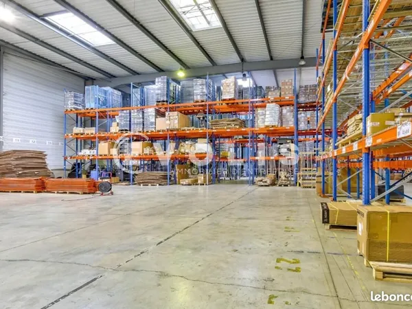 Local industriel 1 998 m²
