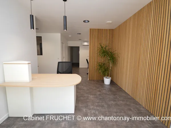 CHANTONNAY - Beau local professionnel