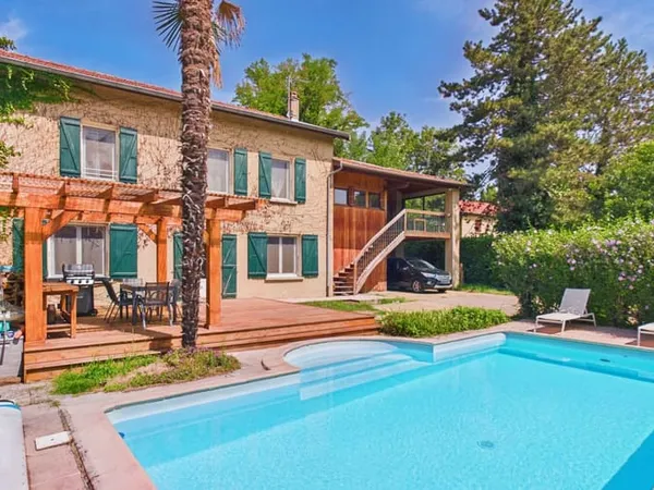 Maison 7 pièces 196 m²