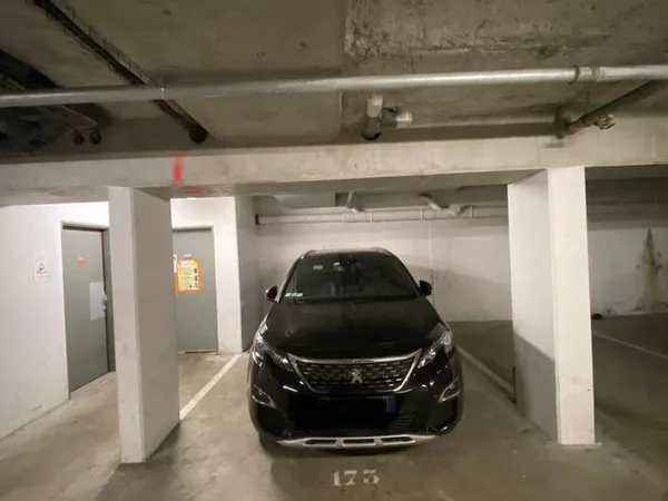 Parking 16 m²
