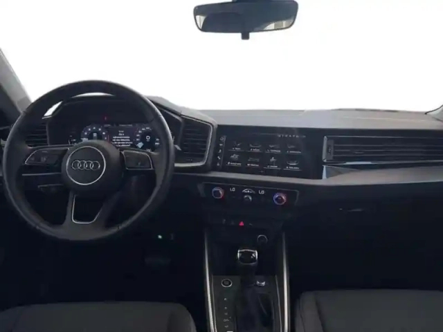 Audi A1 25 tfsi 95 ch s tronic 7 design — photo 8