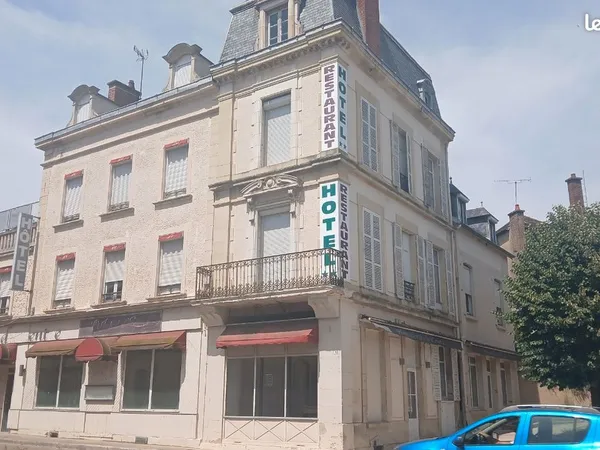 700m2 à 2h de Paris, immeuble de rapport à 150m du château d'Ancy le Franc