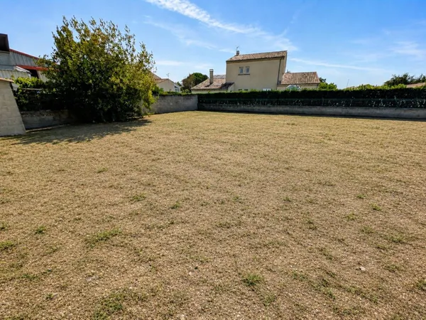 Terrain à bâtir de 400 m² - Hors lotissement - Portes-lès-Valence