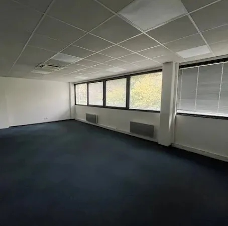 Local professionnel 180 m²