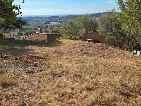 Terrain 875 m² Toulon