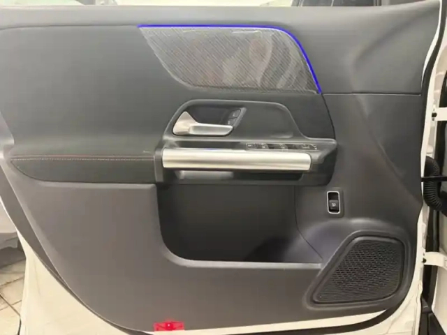 Mercedes Gla 180 d amg line — photo 13