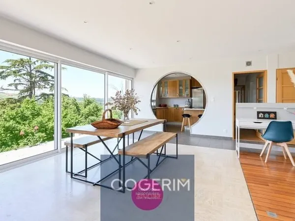 Maison 8 pièces 215 m²