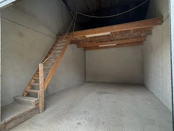 Stockage Location Jouques 35m² 310€