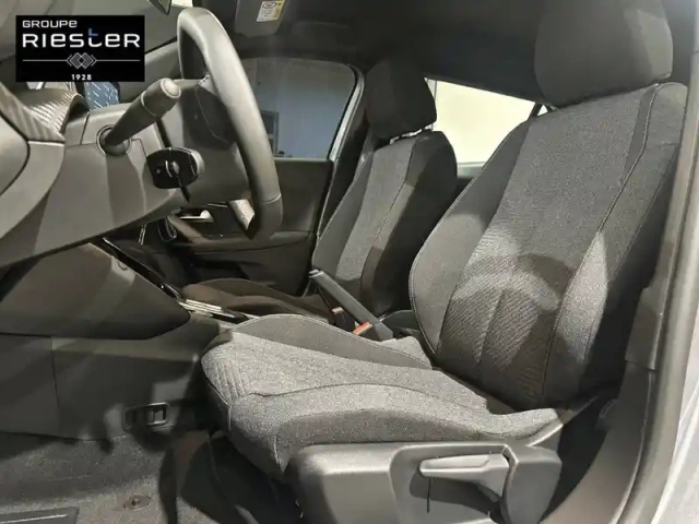 Peugeot 2008 hybrid 145 e-dcs6 — photo 41