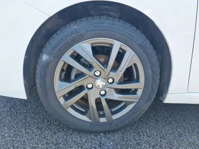 Peugeot 208 puretech 100 s&amp;s bvm6 — photo 4