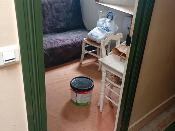 CHAMBRE de service 16eme 8m2 env