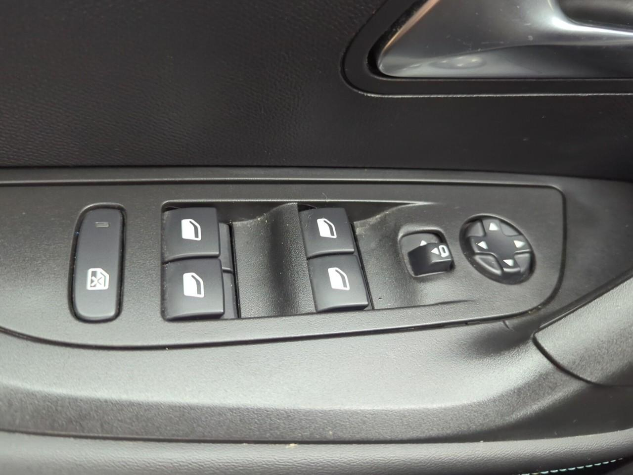 Peugeot 2008 puretech 130 s&s eat8 allure pack — photo 23