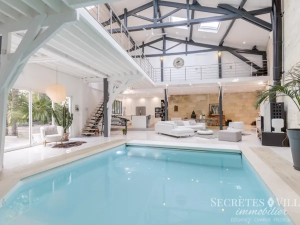 BORDEAUX CHARTRONS SUPERBE LOFT 272M² ET PISCINE INTERIEURE