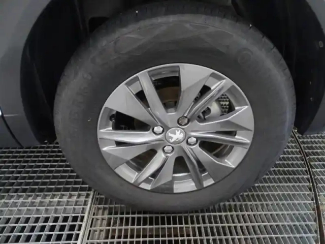 Peugeot 2008 1.2 puretech 100ch s&amp;s active pack — photo 8