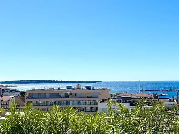 CANNES CENTRE Réhabilitation de luxe d'une résidence très proche centre