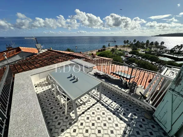 Quatre pièces en duplex avec spectaculaire terrasse sur le toit et époustouflante vue mer panoramiqu