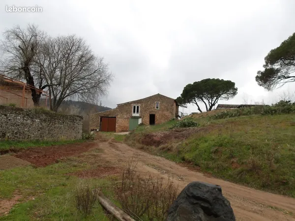 Local d’activité et entrepôt Location Le Muy 95m² 1100€
