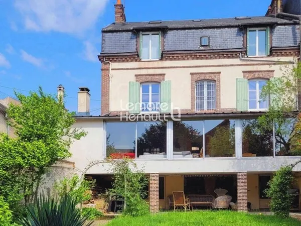 Maison 11 pièces 257 m²