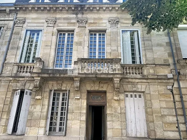 BORDEAUX INTRABOULEVARDS - IMMEUBLE DE 288 M² À RÉINVENTER - JARDIN + TERRASSE AVEC VUE